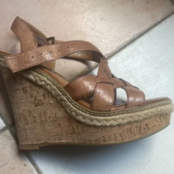 Steve Madden camel wedges - Picture 3 of 8